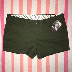 NEW W/ TAGS Green Chino Shorts (size 9)